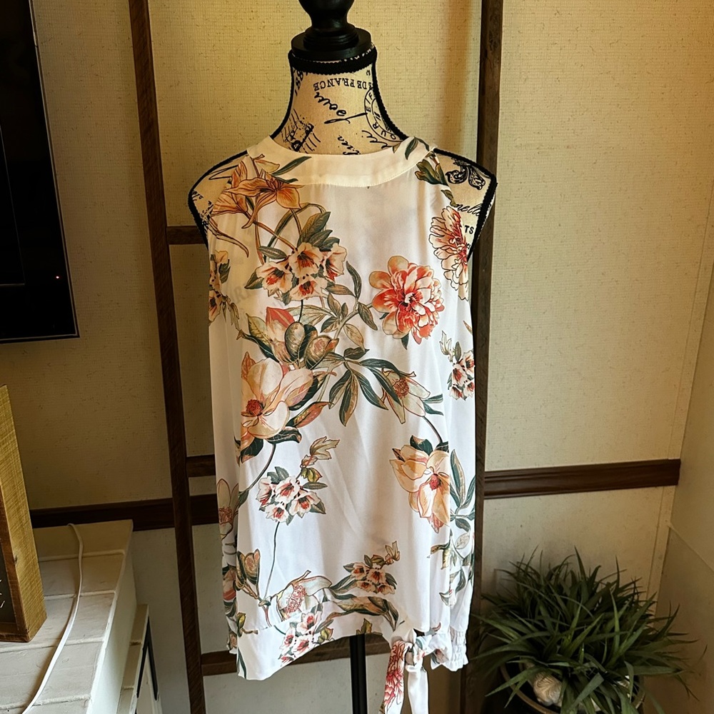 Ladies Floral Sleeveless Top, Size XL, Great Condition!!!